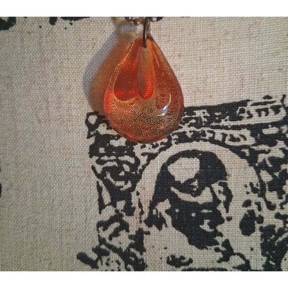 Elegant Orange Teardrop Pendant Necklace - Picture 3 of 7